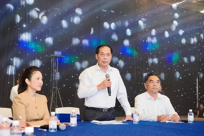 Phó Thủ tướng Bùi Thanh Sơn nhận xét sau khi xem duyệt chương trình văn nghệ tại GEM center trước khi diễn ra Diễn đàn kinh tế mùa thu 2025