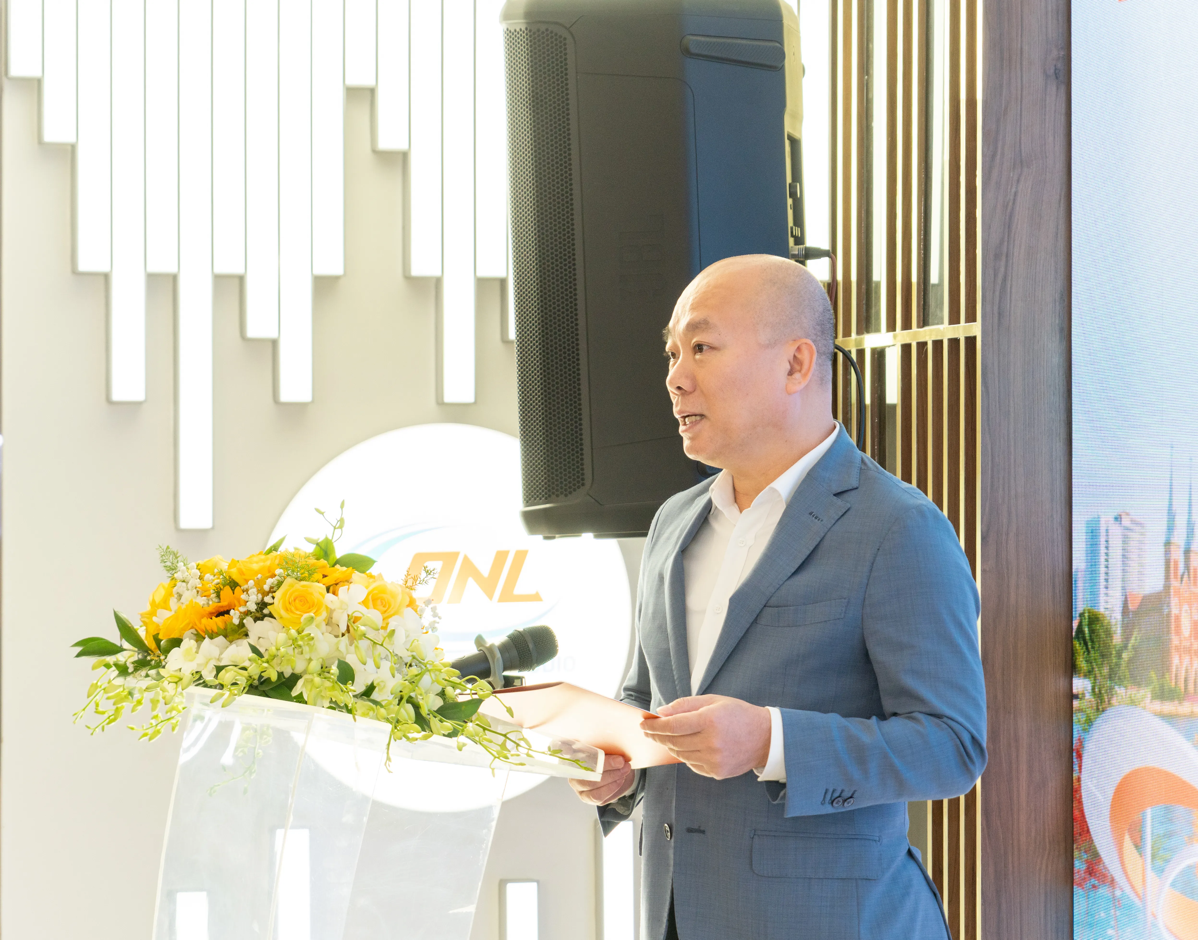 Mr. Vũ Bá Phú, Director General of the Vietnam Trade Promotion Agency (Ministry of Industry and Trade), speaking at the event