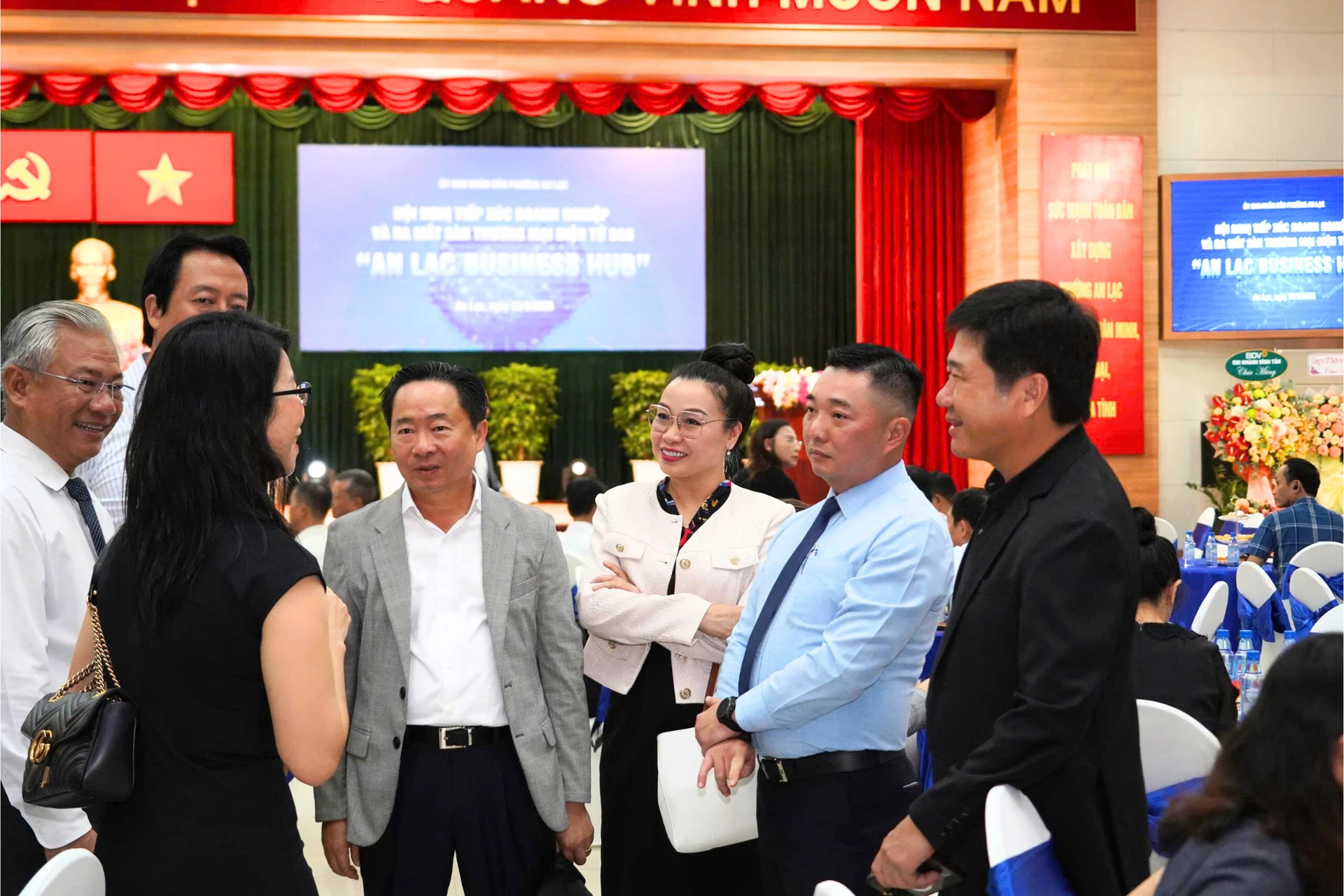 An Lac Ward launches the first local B2B e-commerc