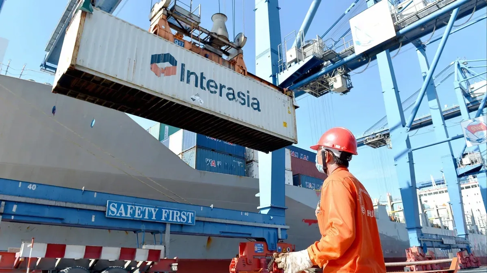 Ngành logistics Việt Nam đang thu hút nhiều tập đoàn lớn của Mỹ, Trung Quốc - Ảnh: TỰ TRUNG