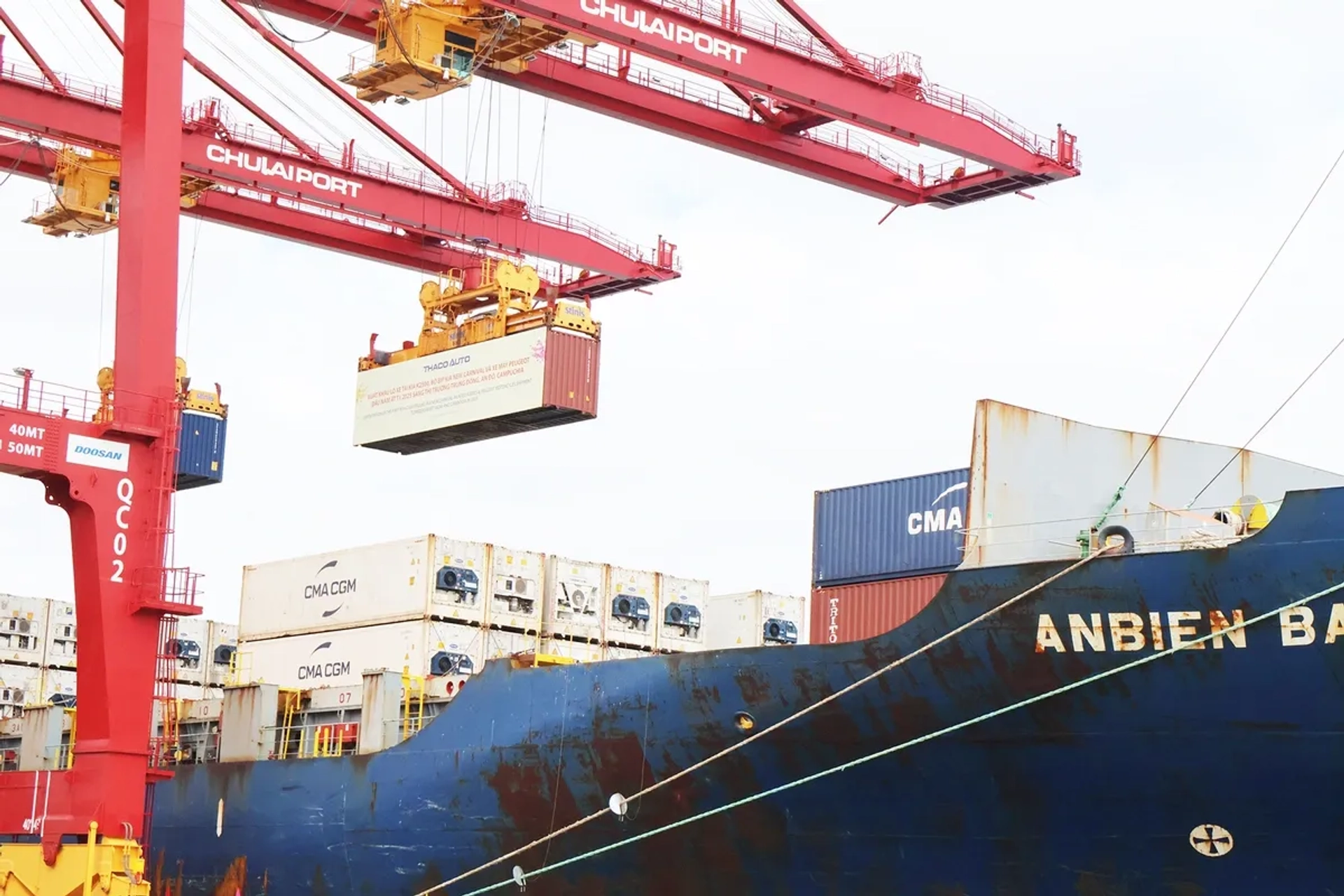 THACO xuất khẩu lô hàng đầu năm - Ảnh: LÊ TRUNG