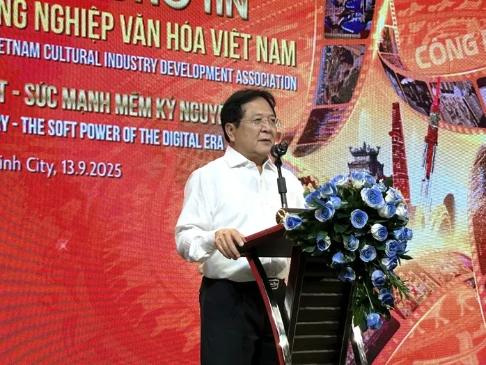 NSND Vương Duy Biên phát biểu tại buổi lễ