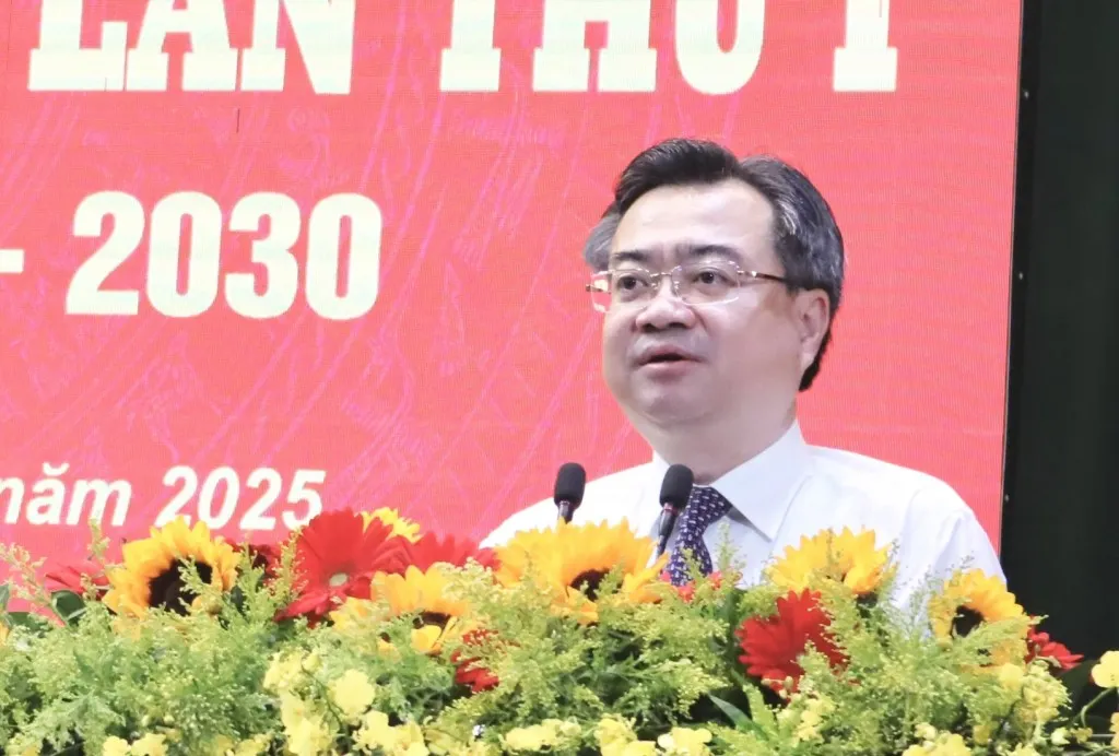 Mr. Nguyen Thanh Nghi, Standing Deputy Secretary of the Ho Chi Minh City Party Committee, delivers his directive at the congress. Photo: Vu Phuong