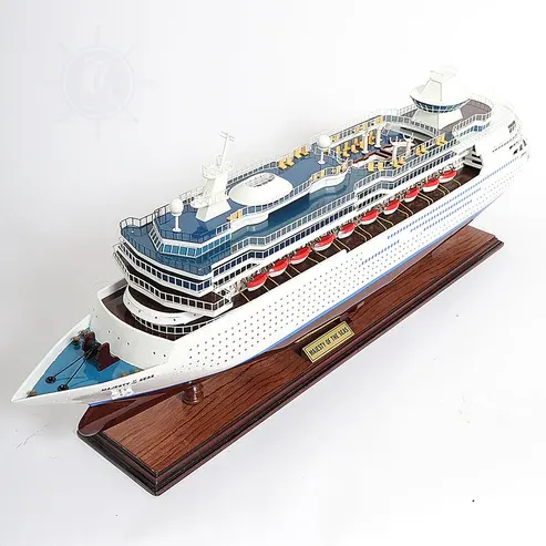 MAJESTY OF THE SEAS CRUISE SHIP MODEL