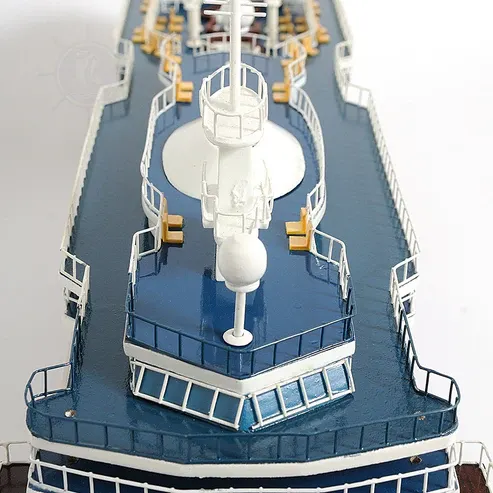 MAJESTY OF THE SEAS CRUISE SHIP MODEL
