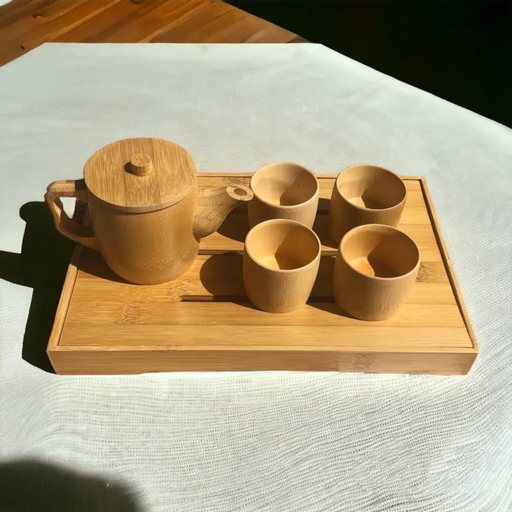 Service à thé en bois artisanal