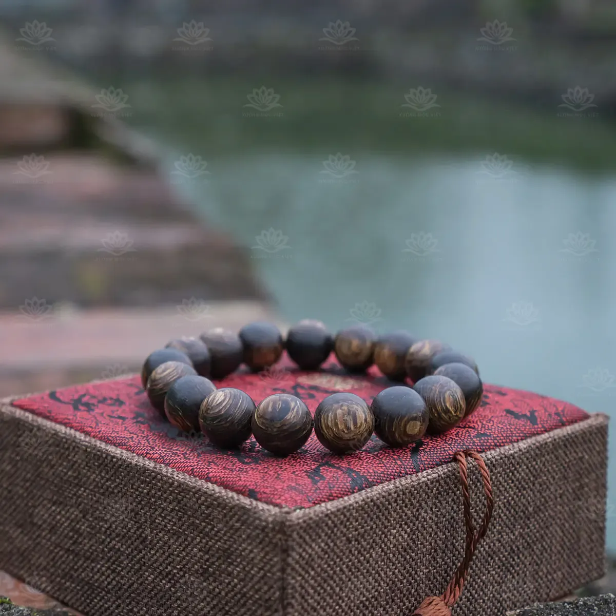 大粒サイズのシンプルな沈香ブレスレット - ベトナム木工工場株式会社