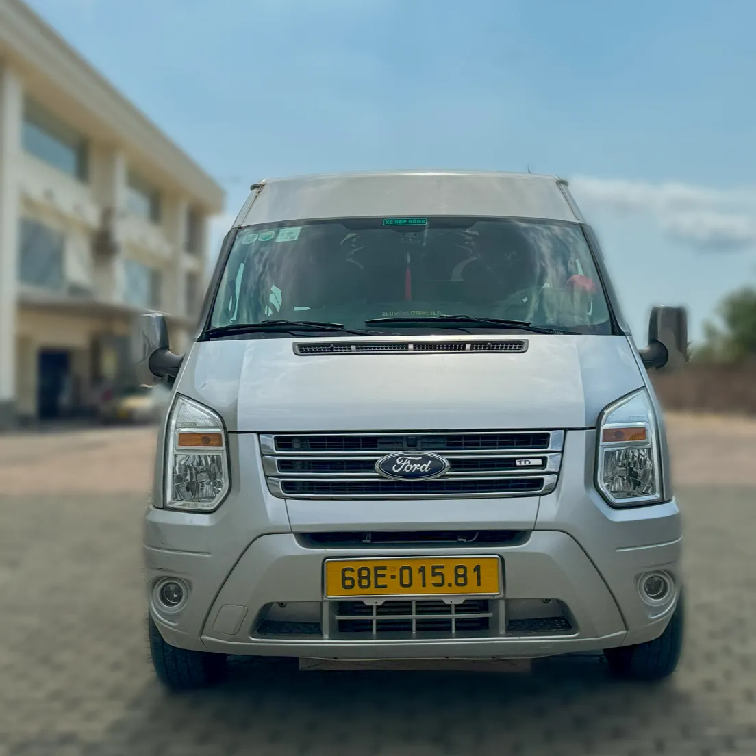 16座车 (福特Transit)