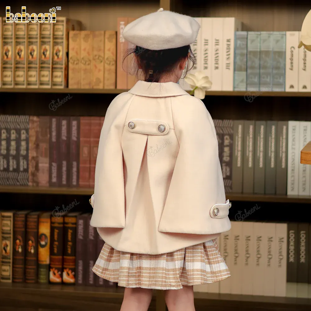 Bộ áo choàng màu be & váy xếp ly kẻ caro DR4276